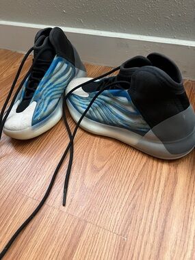 Yeezy Men's Black and Blue Wave-Accent Sneakers